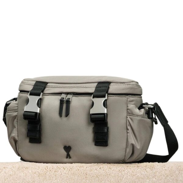 AMI DE COEUR MESSENGER BAG IN TAPUE